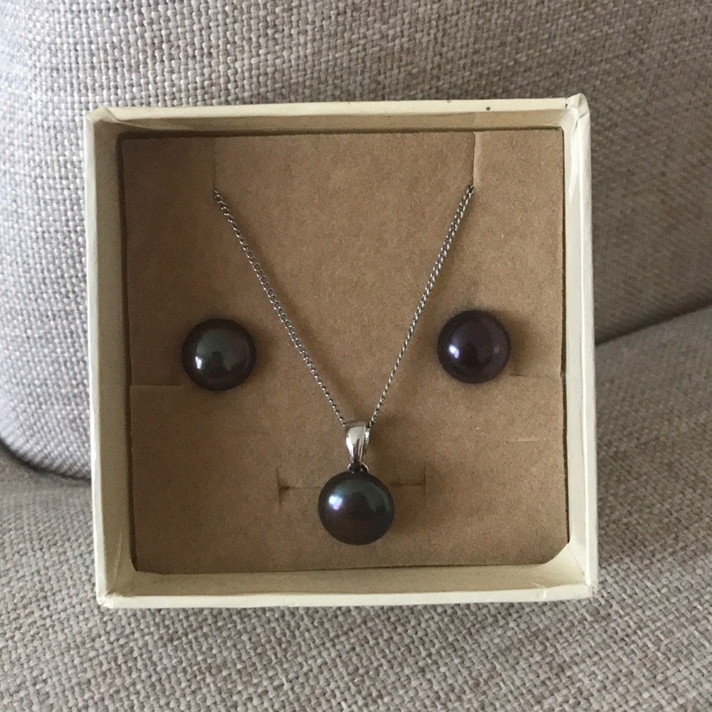 Fresh Water Pearl Necklace and Earring Set